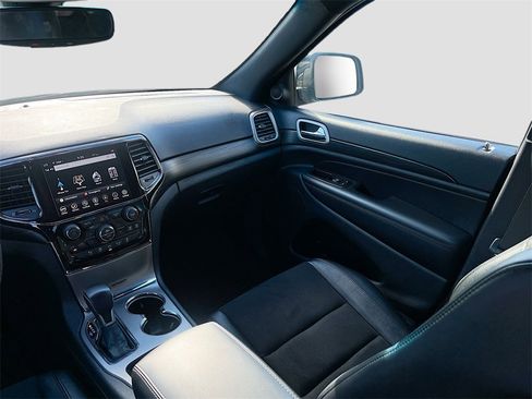 Used 2022 Jeep Grand Cherokee Laredo X image 22