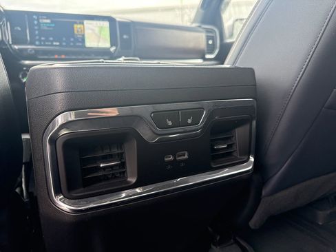 Used 2023 Chevrolet Silverado 1500 High Country AWD/4WD image 18