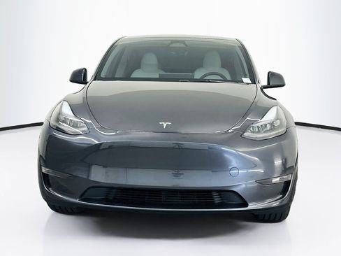 Used 2024 Tesla Model Y Long Range AWD/4WD image 2
