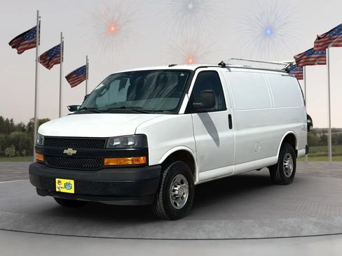 Used 2021 Chevrolet Express 3500 w/ Driver Convenience Package RWD image 3