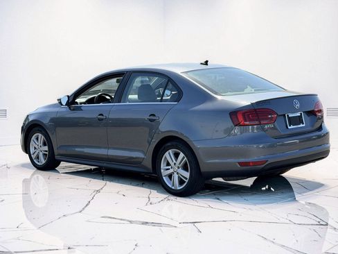 Used 2013 Volkswagen Jetta SEL FWD image 3