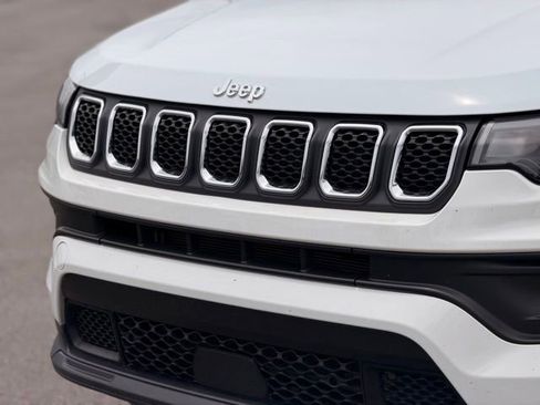 Used 2024 Jeep Compass Latitude AWD/4WD image 6