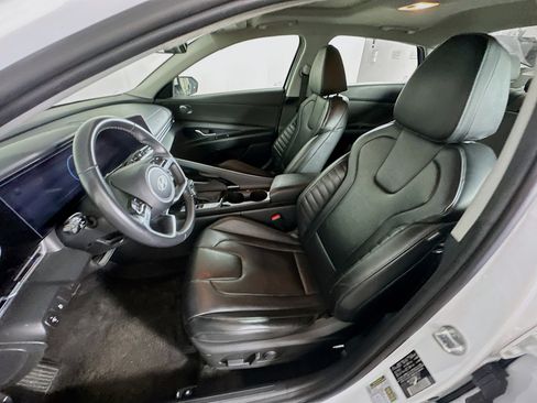 Used 2024 Hyundai Elantra Limited image 13