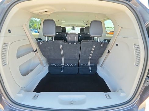 Certified 2023 Chrysler Pacifica Touring-L FWD image 36