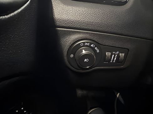 Used 2018 Jeep Compass Limited AWD/4WD image 21