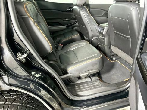 Used 2022 GMC Acadia AT4 w/ Technology Package image 17