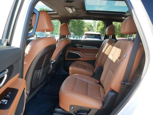 Certified 2025 Kia Telluride SX Prestige X-Line AWD/4WD image 36