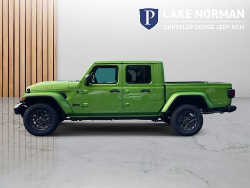 New 2025 Jeep Gladiator Sport image 6