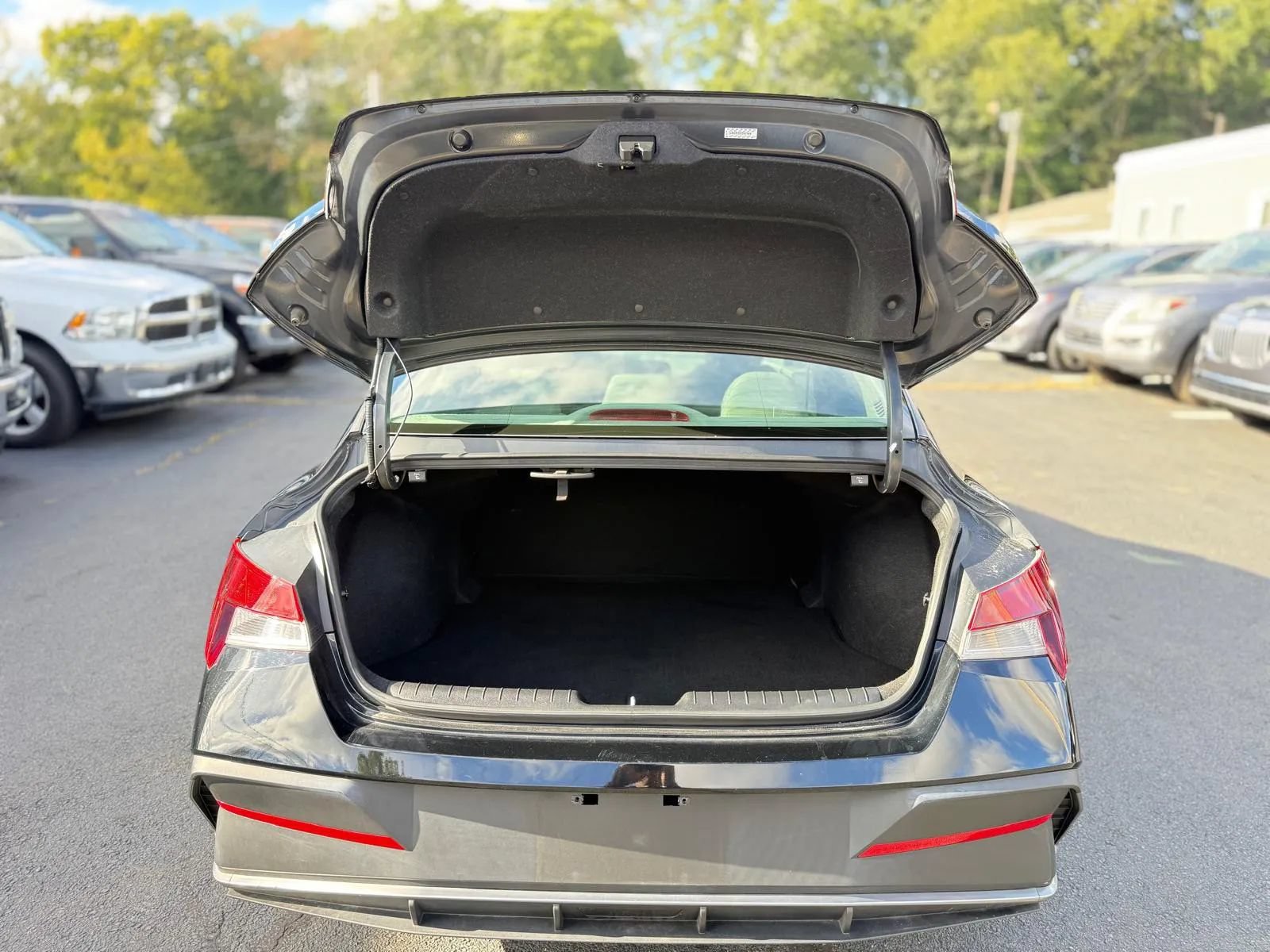 Used 2024 Hyundai Elantra SEL FWD image 9