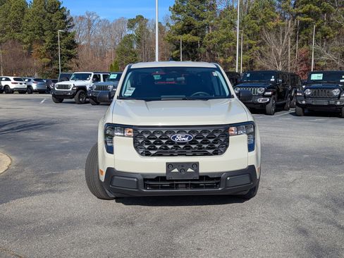 Used 2025 Ford Maverick XL image 2