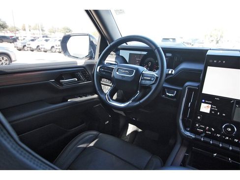 Used 2025 GMC Yukon Denali image 5