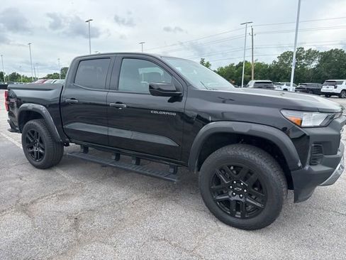 Used 2024 Chevrolet Colorado Trail Boss w/ Technology Package AWD/4WD image 1