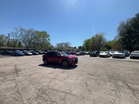 Used 2025 Chevrolet Trax LT w/ LT Convenience Package image 12