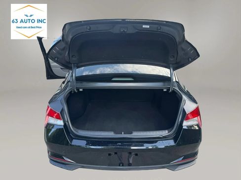 Used 2022 Hyundai Elantra SE FWD image 25