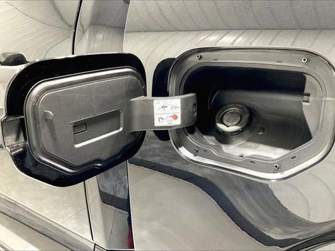 Used 2023 Ford F150 XLT image 40