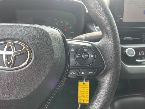 Used 2025 Toyota Corolla LE FWD image 28