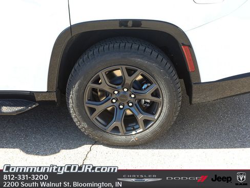 New 2026 Jeep Grand Wagoneer 4WD image 10