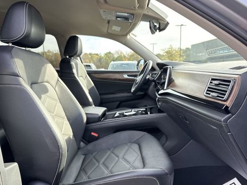 Used 2024 Volkswagen Atlas SE image 28