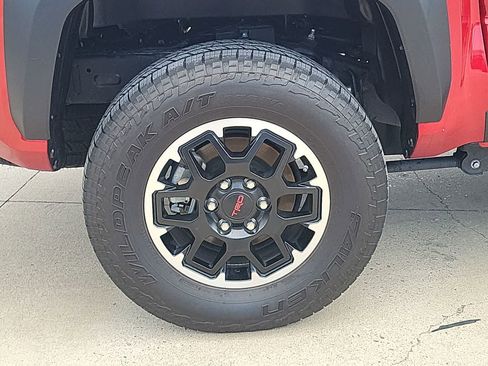 Used 2025 Toyota Tacoma TRD Off-Road w/ TRD Off Road Upgrade Package AWD/4WD image 16