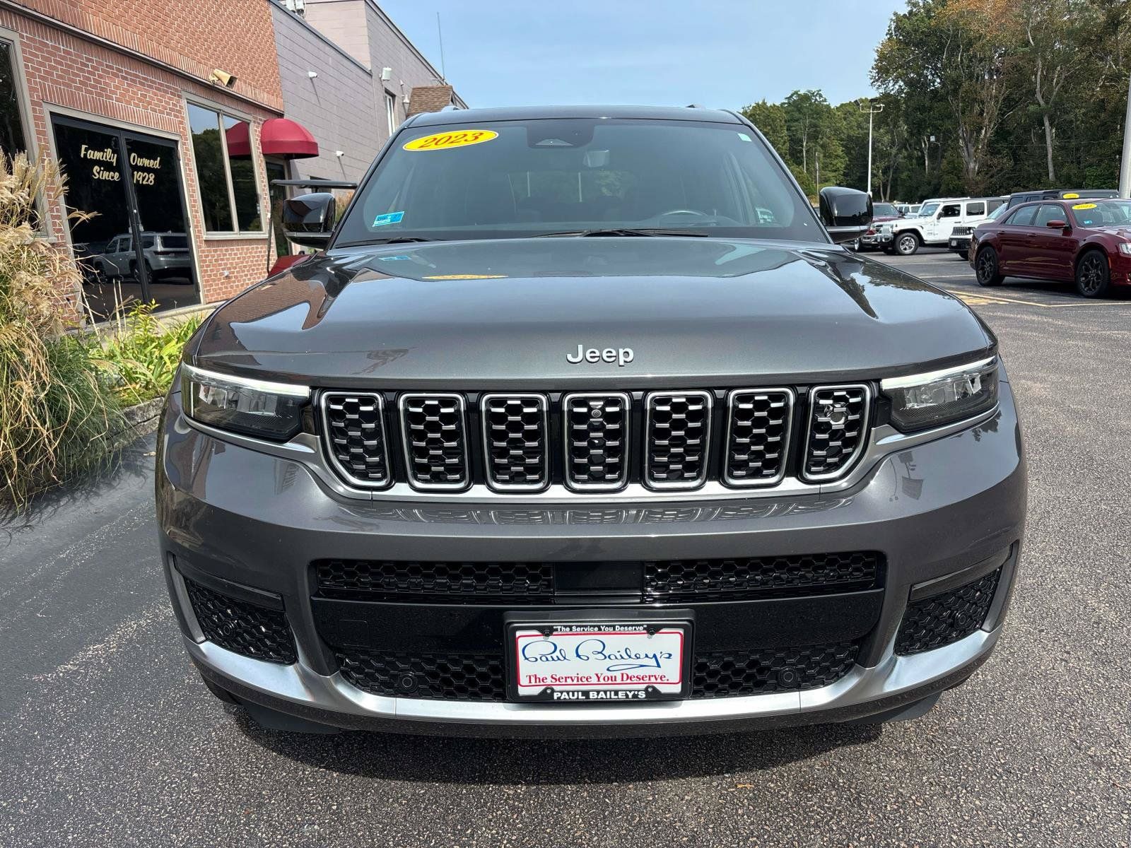 Used 2023 Jeep Grand Cherokee L Summit AWD/4WD image 2