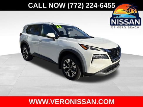 Used 2023 Nissan Rogue SV image 1