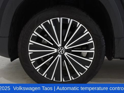 Used 2025 Volkswagen Taos SE FWD image 6