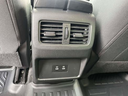 Used 2024 Nissan Rogue SV AWD/4WD image 14