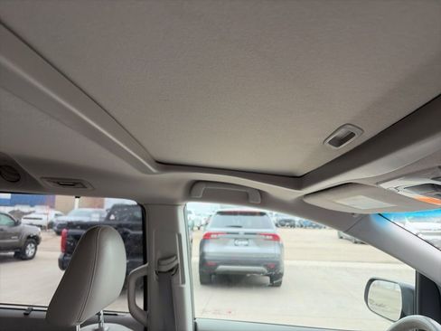 Used 2011 Toyota Sienna XLE image 13