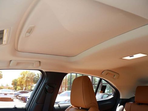 Used 2019 Lexus UX 200 image 20