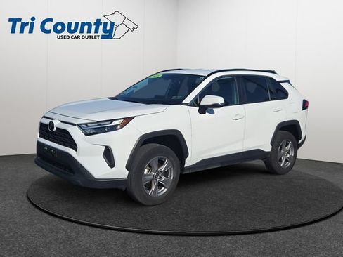 Used 2025 Toyota RAV4 XLE AWD/4WD image 3