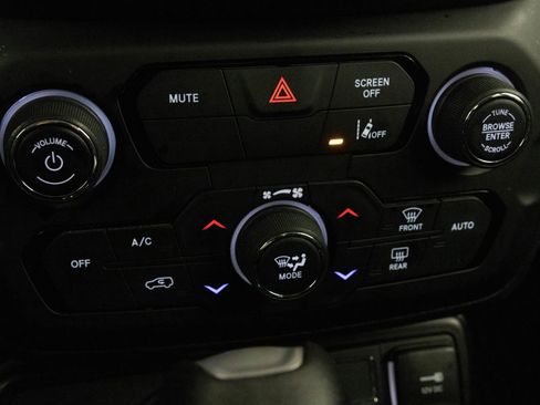 Used 2023 Jeep Renegade Latitude image 23