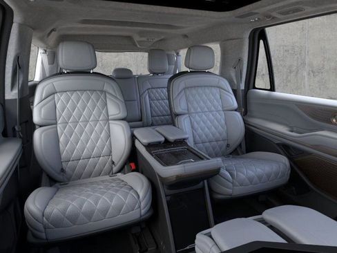 New 2026 Lincoln Navigator L Black Label AWD/4WD image 11