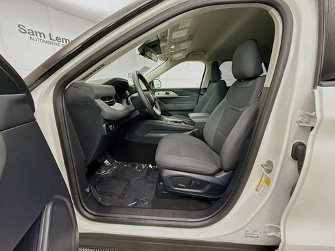 Used 2025 Ford Explorer Active image 21