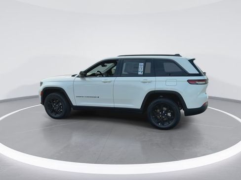 New 2026 Jeep Grand Cherokee Altitude image 6