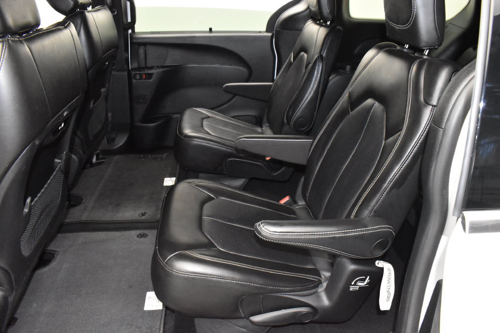 Used 2025 Chrysler Pacifica Select FWD image 33