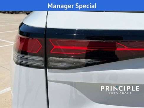 New 2025 Volkswagen Tiguan SE image 12