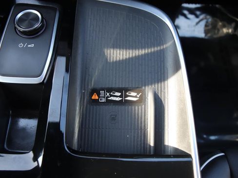 Used 2025 Buick Enclave Preferred AWD/4WD image 46