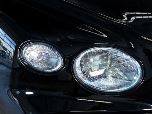 Used 2022 Bentley Bentayga AWD/4WD image 9