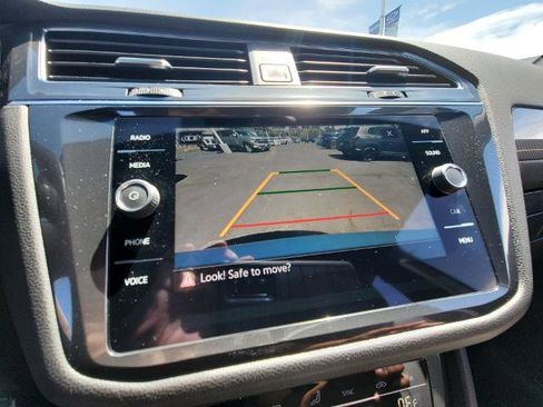 Used 2022 Volkswagen Tiguan SE R-Line image 14