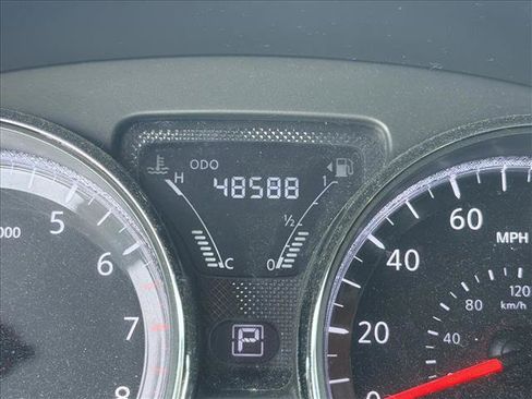 Used 2017 Nissan Versa SV FWD image 16
