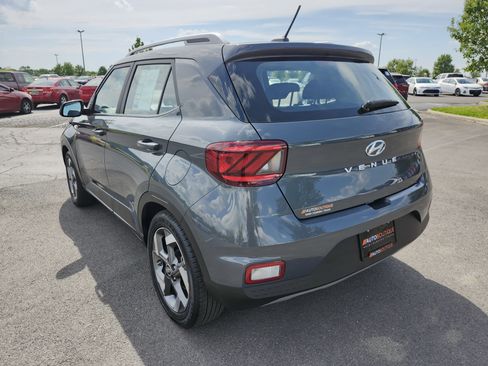 Used 2025 Hyundai Venue SEL FWD image 14