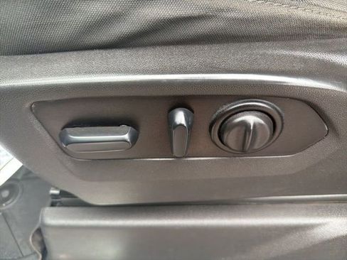 Used 2022 Chevrolet Silverado 1500 LT w/ Safety Package AWD/4WD image 12