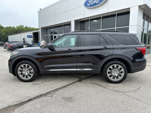 Used 2025 Ford Explorer Active w/ Active Comfort Package AWD/4WD image 4