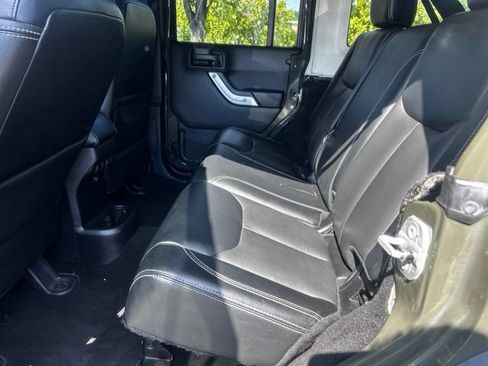Used 2016 Jeep Wrangler Unlimited Rubicon AWD/4WD image 13
