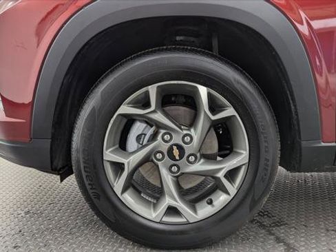Used 2025 Chevrolet Trax LT w/ LT Convenience Package image 29