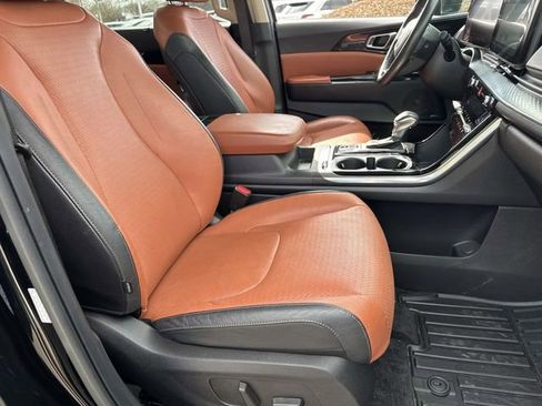 Used 2023 Kia Carnival SX Prestige image 11