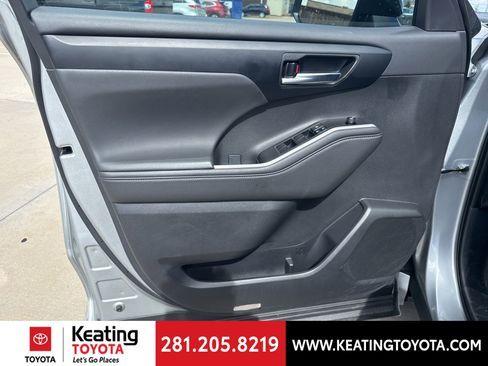 Used 2025 Toyota Highlander XSE AWD/4WD image 10