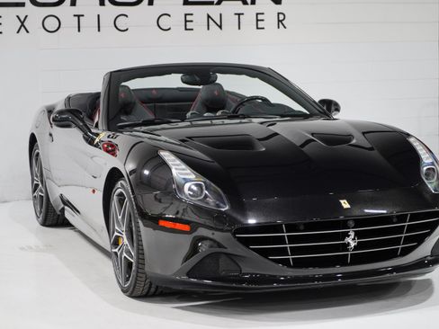 Used 2016 Ferrari California T RWD image 32