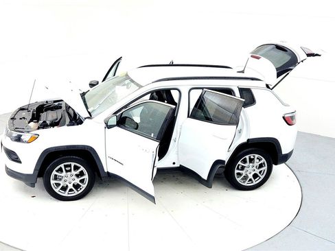 Used 2022 Jeep Compass Latitude image 22