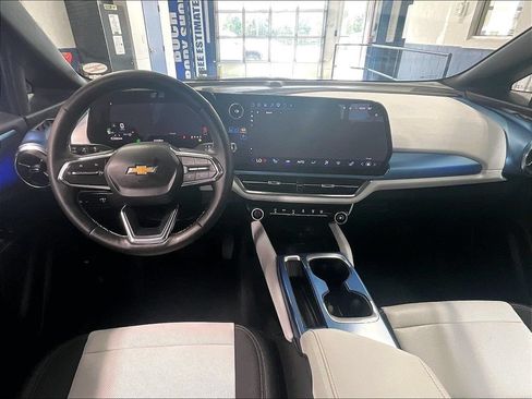 Used 2025 Chevrolet Equinox EV LT w/ Convenience Package AWD/4WD image 22